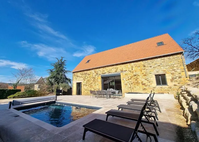 T6 Avec Piscine En Dordogne *